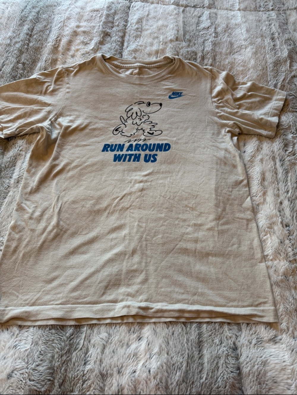 Nike Youth XL Beige Tee with Blue Dog Graphic | Run Around With Us